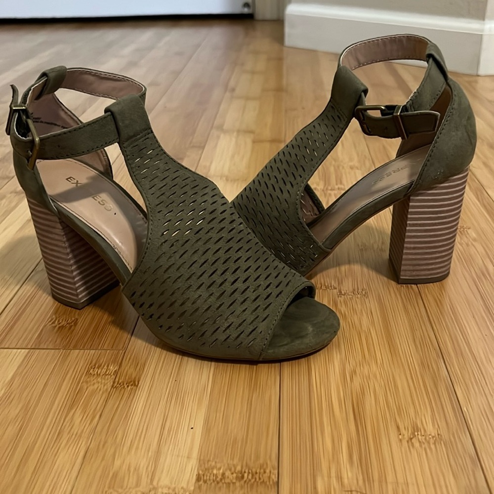 Express block heel sandals